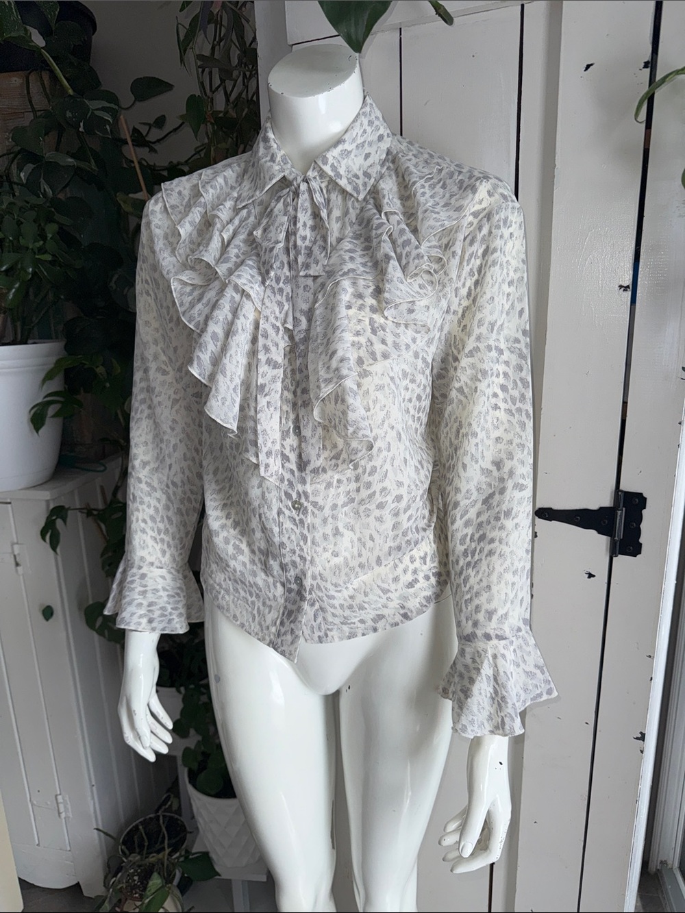 Suzy Shier Ruffle Front Printed Blouse - White/Gray button down NWOT
